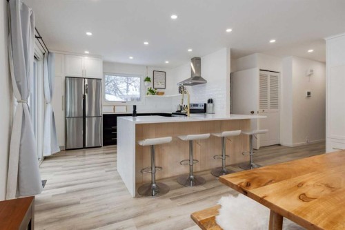 820 Cantrell Place Sw, Calgary, AB - Indoor Photo Showing Kitchen With Upgraded Kitchen