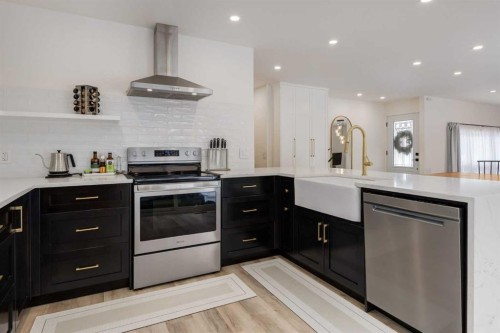 820 Cantrell Place Sw, Calgary, AB - Indoor Photo Showing Kitchen With Upgraded Kitchen