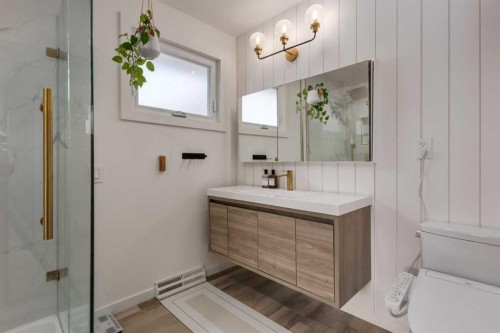 820 Cantrell Place Sw, Calgary, AB - Indoor Photo Showing Bathroom