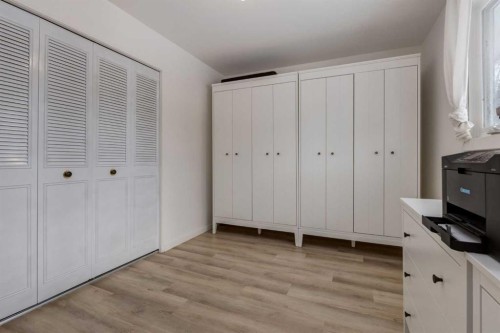 820 Cantrell Place Sw, Calgary, AB - Indoor Photo Showing Other Room