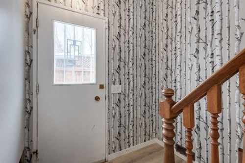 820 Cantrell Place Sw, Calgary, AB - Indoor Photo Showing Other Room