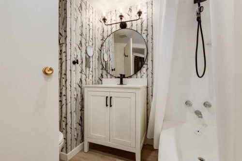 820 Cantrell Place Sw, Calgary, AB - Indoor Photo Showing Bathroom