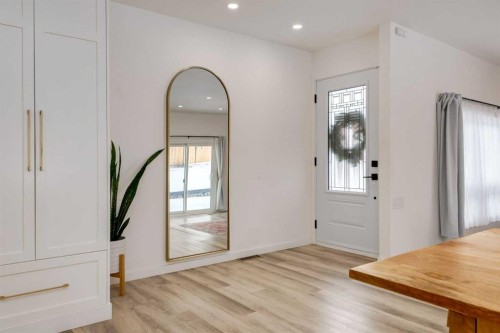 820 Cantrell Place Sw, Calgary, AB - Indoor Photo Showing Other Room