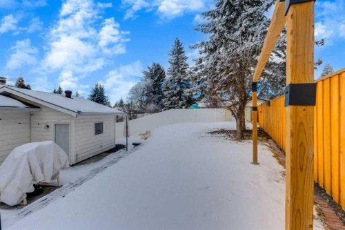 820 Cantrell Place Sw, Calgary, AB - Outdoor