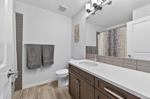 73 Fireside Cove, Cochrane, AB - Indoor Photo Showing Bathroom