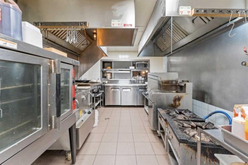 3320 17 Avenue Sw, Calgary, AB 