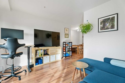 4-510 Edmonton Trail Ne, Calgary, AB - Indoor Photo Showing Gym Room