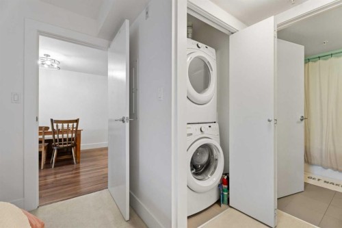 4-510 Edmonton Trail Ne, Calgary, AB - Indoor Photo Showing Laundry Room