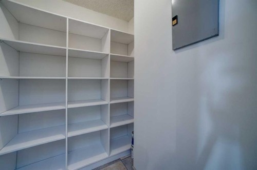 9E-133 25 Avenue Sw, Calgary, AB - Indoor With Storage