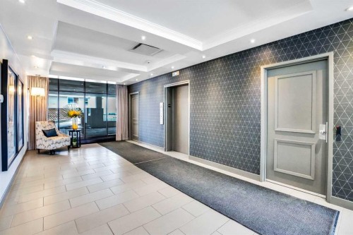 9E-133 25 Avenue Sw, Calgary, AB - Indoor Photo Showing Other Room