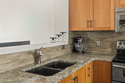149 Elgin Gardens Se, Calgary, AB - Indoor Photo Showing Kitchen With Double Sink With Upgraded Kitchen