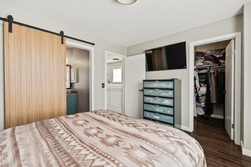 149 Elgin Gardens Se, Calgary, AB - Indoor Photo Showing Bedroom