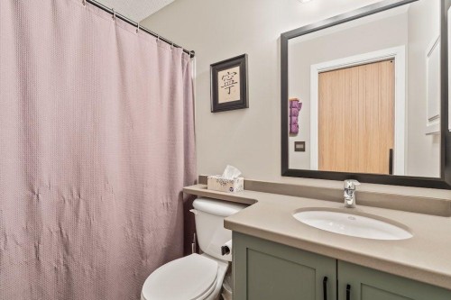 149 Elgin Gardens Se, Calgary, AB - Indoor Photo Showing Bathroom