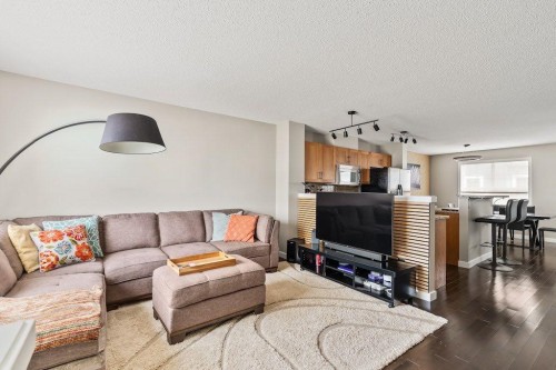 149 Elgin Gardens Se, Calgary, AB - Indoor Photo Showing Living Room