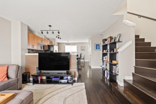 149 Elgin Gardens Se, Calgary, AB - Indoor Photo Showing Living Room