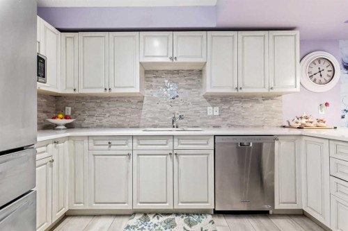 114-2204 1 Street Sw, Calgary, AB - Indoor Photo Showing Kitchen With Upgraded Kitchen