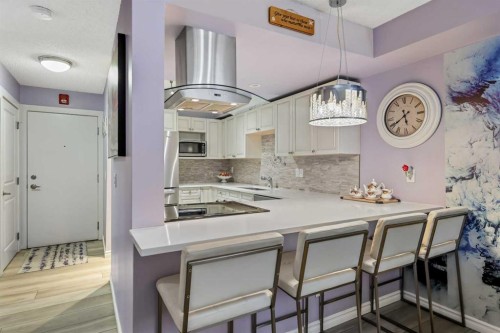 114-2204 1 Street Sw, Calgary, AB - Indoor Photo Showing Kitchen With Upgraded Kitchen