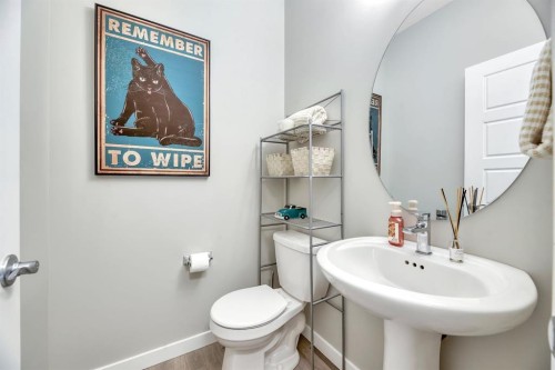 207-850 Belmont Drive Sw, Calgary, AB - Indoor Photo Showing Bathroom