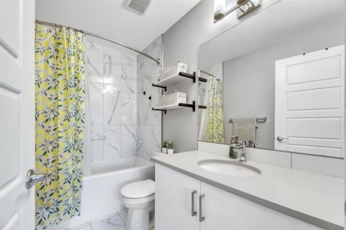 207-850 Belmont Drive Sw, Calgary, AB - Indoor Photo Showing Bathroom