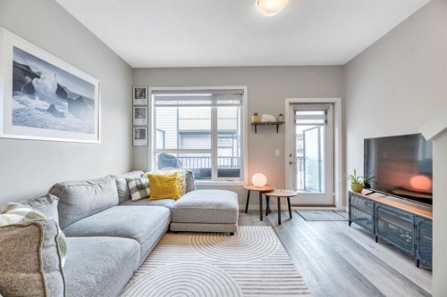 207-850 Belmont Drive Sw, Calgary, AB - Indoor Photo Showing Living Room