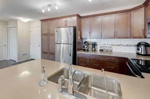 306-406 Cranberry Park Se, Calgary, AB - Indoor Photo Showing Kitchen With Double Sink With Upgraded Kitchen