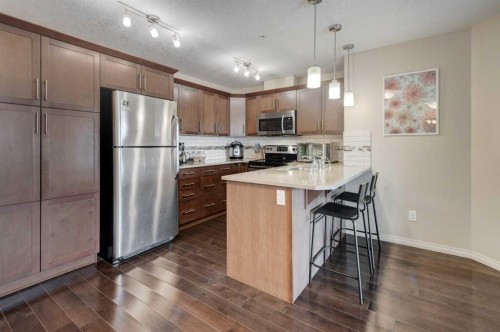 306-406 Cranberry Park Se, Calgary, AB - Indoor Photo Showing Kitchen