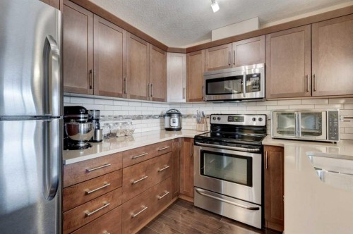 306-406 Cranberry Park Se, Calgary, AB - Indoor Photo Showing Kitchen