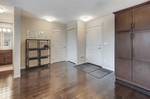 306-406 Cranberry Park Se, Calgary, AB - Indoor Photo Showing Other Room