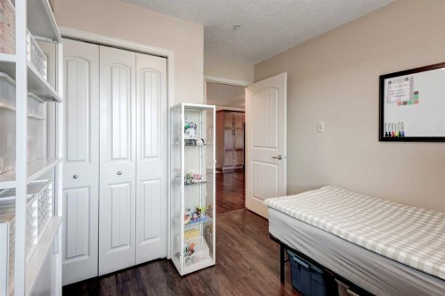 306-406 Cranberry Park Se, Calgary, AB - Indoor Photo Showing Bedroom