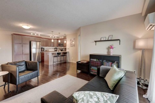 306-406 Cranberry Park Se, Calgary, AB - Indoor Photo Showing Living Room