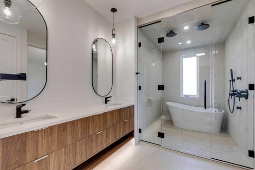 2309 21 Avenue Sw, Calgary, AB - Indoor Photo Showing Bathroom