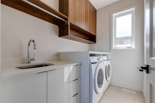 2309 21 Avenue Sw, Calgary, AB - Indoor Photo Showing Laundry Room