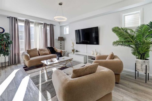 785 Windrow Manor Sw, Airdrie, AB - Indoor Photo Showing Living Room