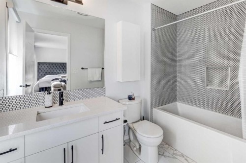 785 Windrow Manor Sw, Airdrie, AB - Indoor Photo Showing Bathroom