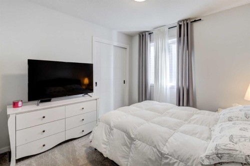 785 Windrow Manor Sw, Airdrie, AB - Indoor Photo Showing Bedroom