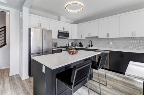 785 Windrow Manor Sw, Airdrie, AB - Indoor Photo Showing Kitchen With Upgraded Kitchen