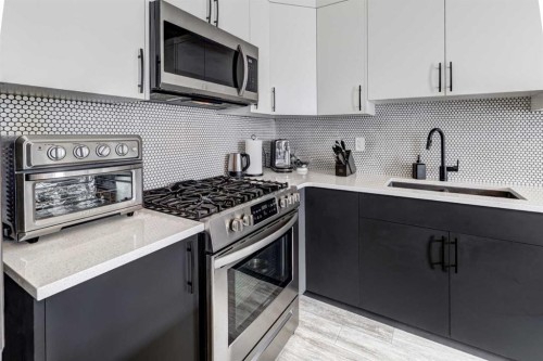 785 Windrow Manor Sw, Airdrie, AB - Indoor Photo Showing Kitchen With Upgraded Kitchen