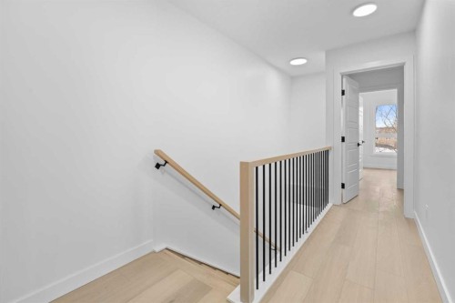 7415 39 Avenue Nw, Calgary, AB - Indoor Photo Showing Other Room