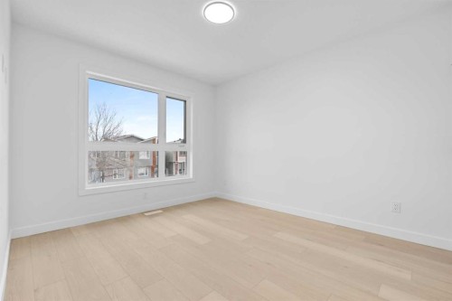 7415 39 Avenue Nw, Calgary, AB - Indoor Photo Showing Other Room