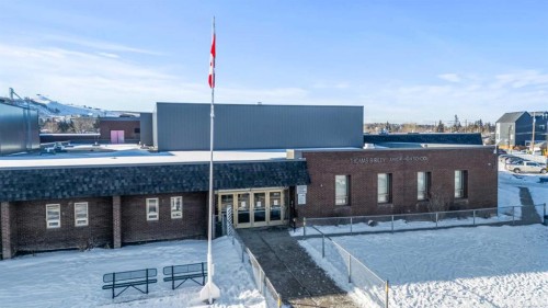 7415 39 Avenue Nw, Calgary, AB - Outdoor