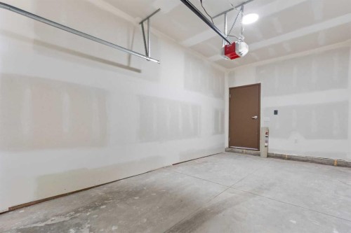 7415 39 Avenue Nw, Calgary, AB - Indoor Photo Showing Garage