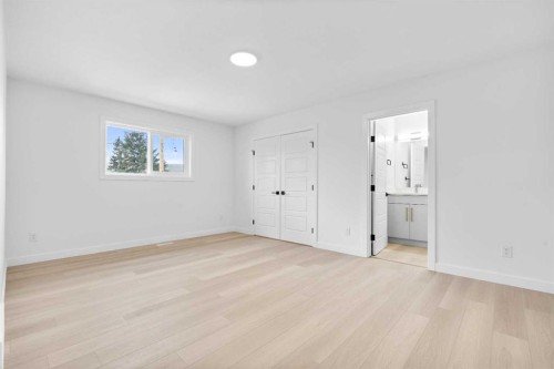 7415 39 Avenue Nw, Calgary, AB - Indoor Photo Showing Other Room