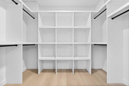 7415 39 Avenue Nw, Calgary, AB - Indoor With Storage