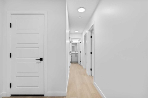 7415 39 Avenue Nw, Calgary, AB - Indoor Photo Showing Other Room