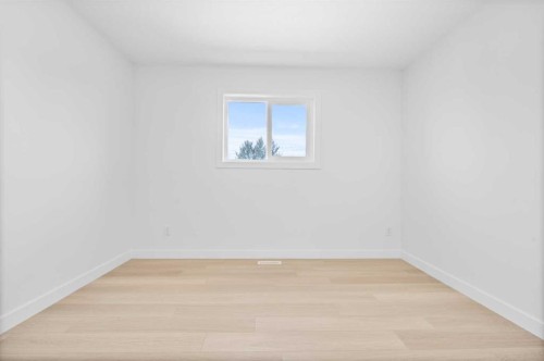 7415 39 Avenue Nw, Calgary, AB - Indoor Photo Showing Other Room