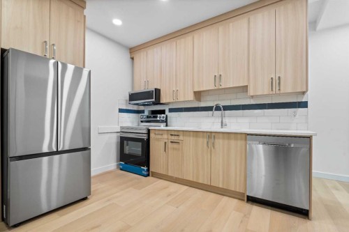 7415 39 Avenue Nw, Calgary, AB - Indoor Photo Showing Kitchen With Stainless Steel Kitchen