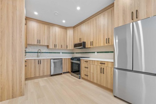 7415 39 Avenue Nw, Calgary, AB - Indoor Photo Showing Kitchen With Stainless Steel Kitchen