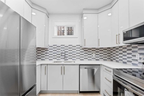 7415 39 Avenue Nw, Calgary, AB - Indoor Photo Showing Kitchen With Stainless Steel Kitchen With Double Sink With Upgraded Kitchen
