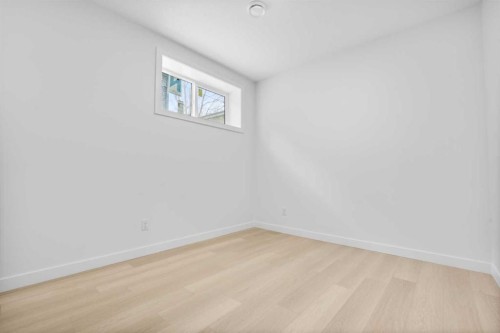 7415 39 Avenue Nw, Calgary, AB - Indoor Photo Showing Other Room