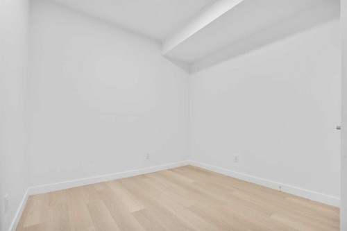 7415 39 Avenue Nw, Calgary, AB - Indoor Photo Showing Other Room
